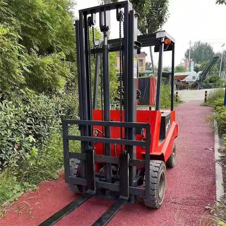 4 Wheel Electric Forklift suppliers